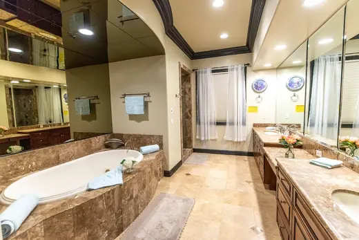 Luxurious bathroom with marble finishes at Crosspointe Addiction Recovery Rehab & IOP in Los Angeles, intensive outpatient program.